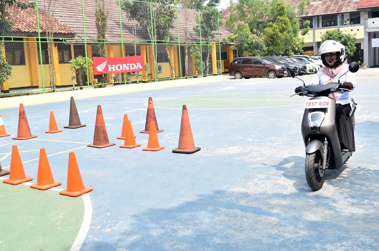 AHM Dan Wahana Makmur Sejati Edukasi Motor Listrik Ratusan Pelajar SMK Di Jakarta-Tangerang