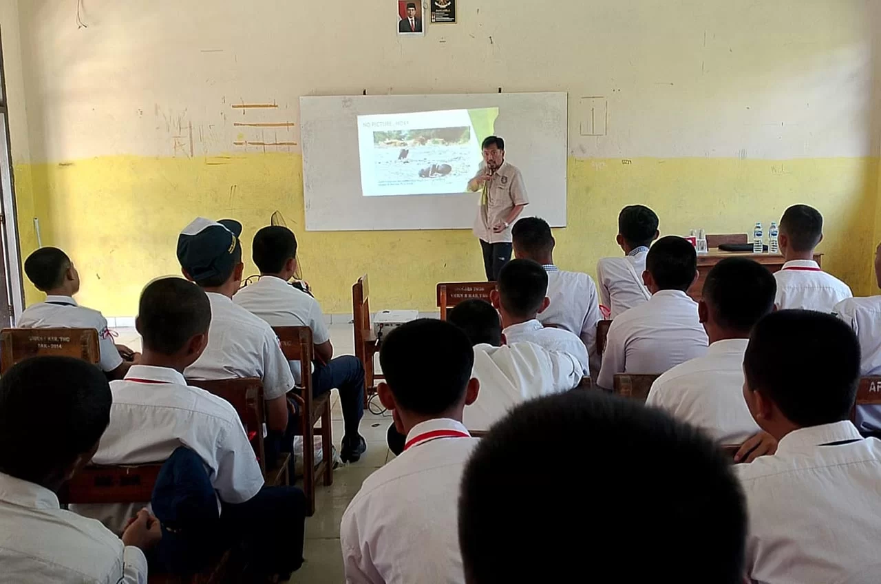 Educate For You: Membangun Literasi Digital Di SMK Negeri 8 Kab. Tangerang