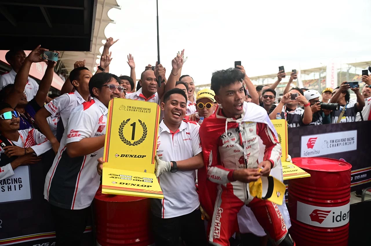 Adenanta Putra Juara Di ARRC Mandalika, Veda Ega Dan Kiandra Sempurnakan Kejayaan Astra Honda