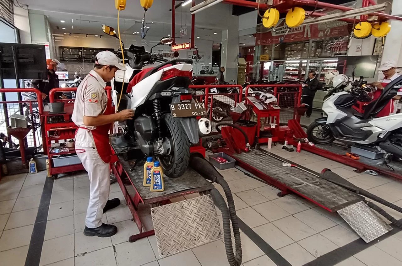 Bahaya Dan Efek Berantai Penggunaan Oli Palsu Pada Sepeda Motor, Kenali Cirinya Dan Hindari