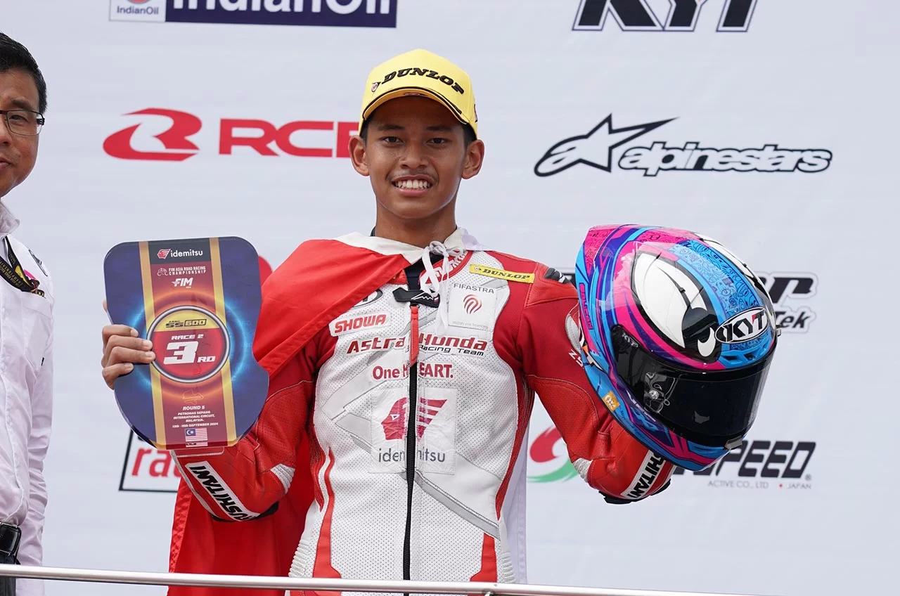 Podium Dari Adenanta Putra Dan Veda Ega Pratama Di Sepang Untuk Astra Honda Racing Team