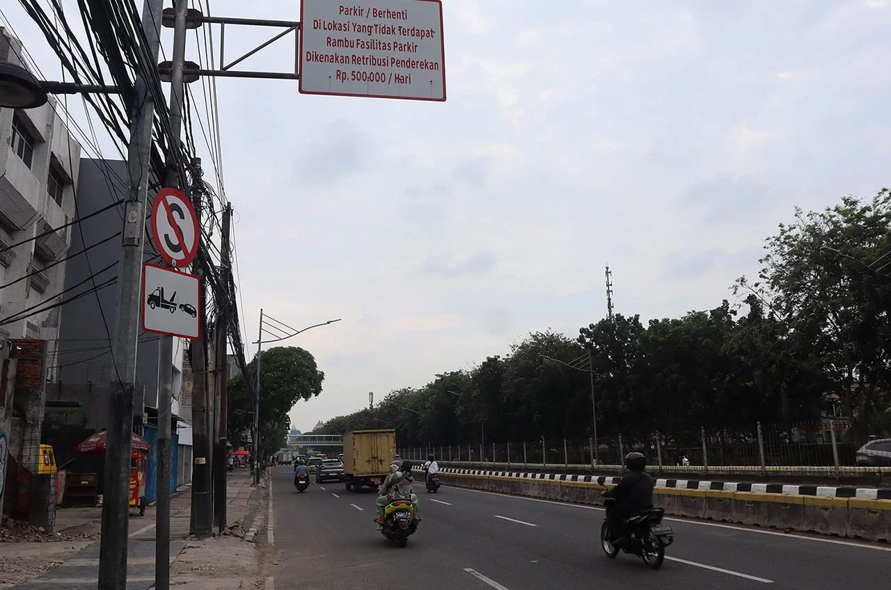 Perhatikan Rambu Lalu Lintas Dan Kendaraan Prioritas Demi Keselamatan Di Jalan #Cari_Aman