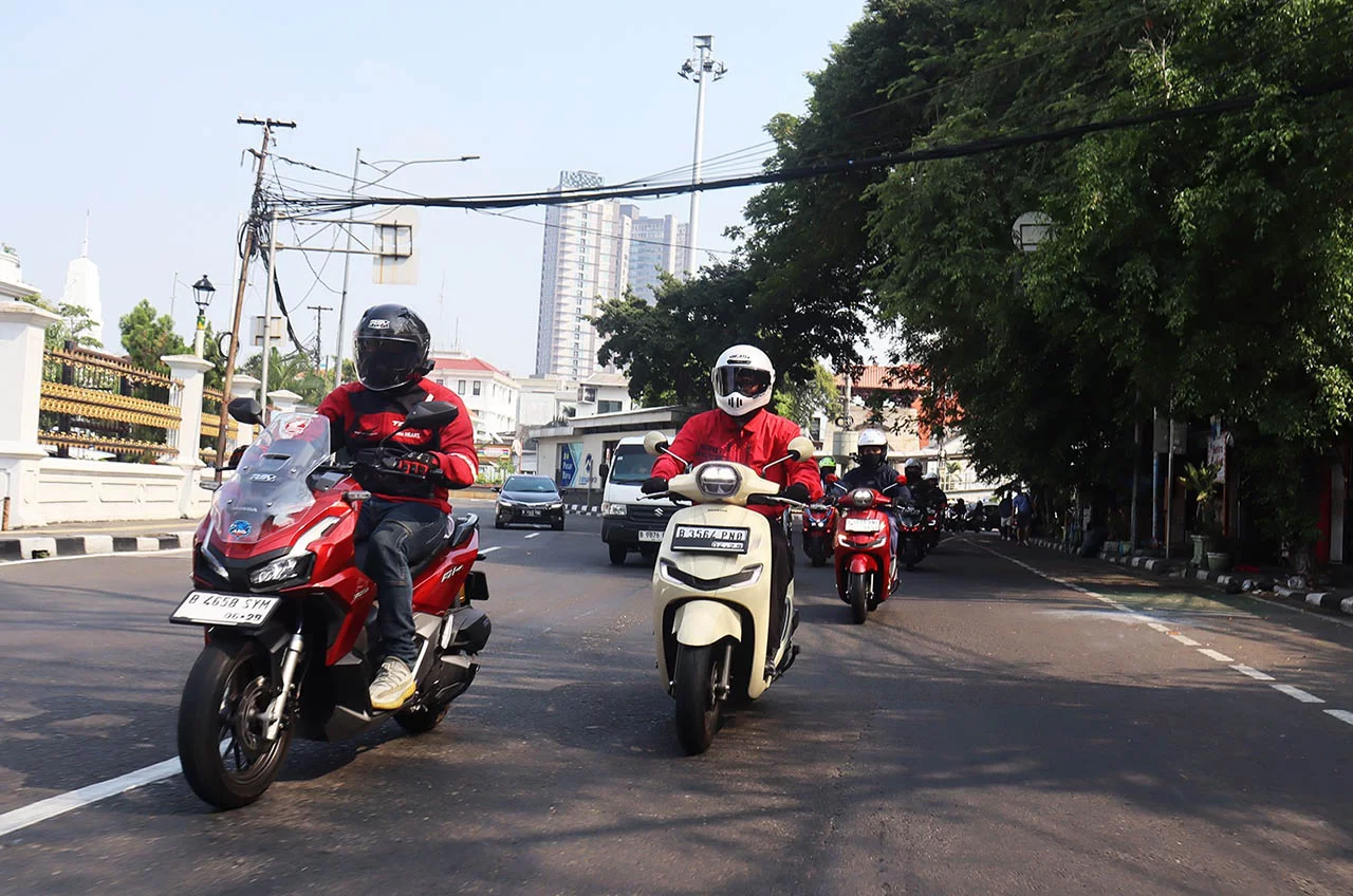 Puncak Festival Hari Pelanggan Nasional, Riding Bareng Community Sambil Happy-Happy