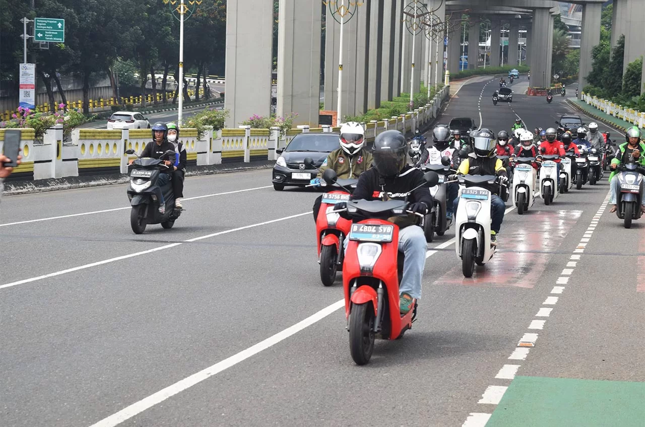 Cara Berkendara Yang Aman Dan Nyaman Menggunakan Honda EM1 E: