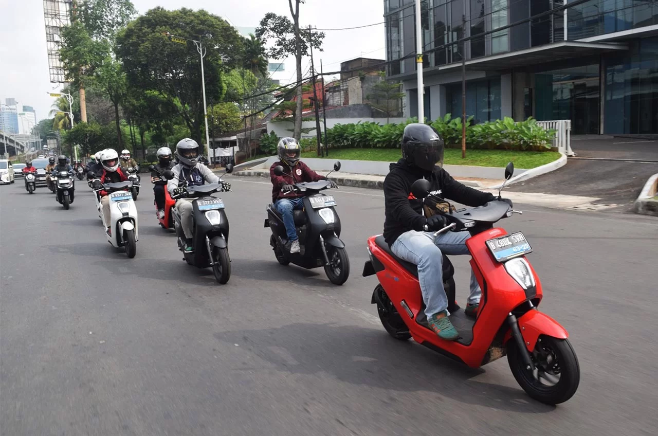 Cara Berkendara Yang Aman Dan Nyaman Menggunakan Honda EM1 E: