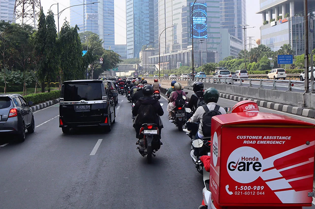 Pentingnya Bijak Menggunakan Sein Sepeda Motor Untuk Keselamatan Bersama Tetap #Cari_aman