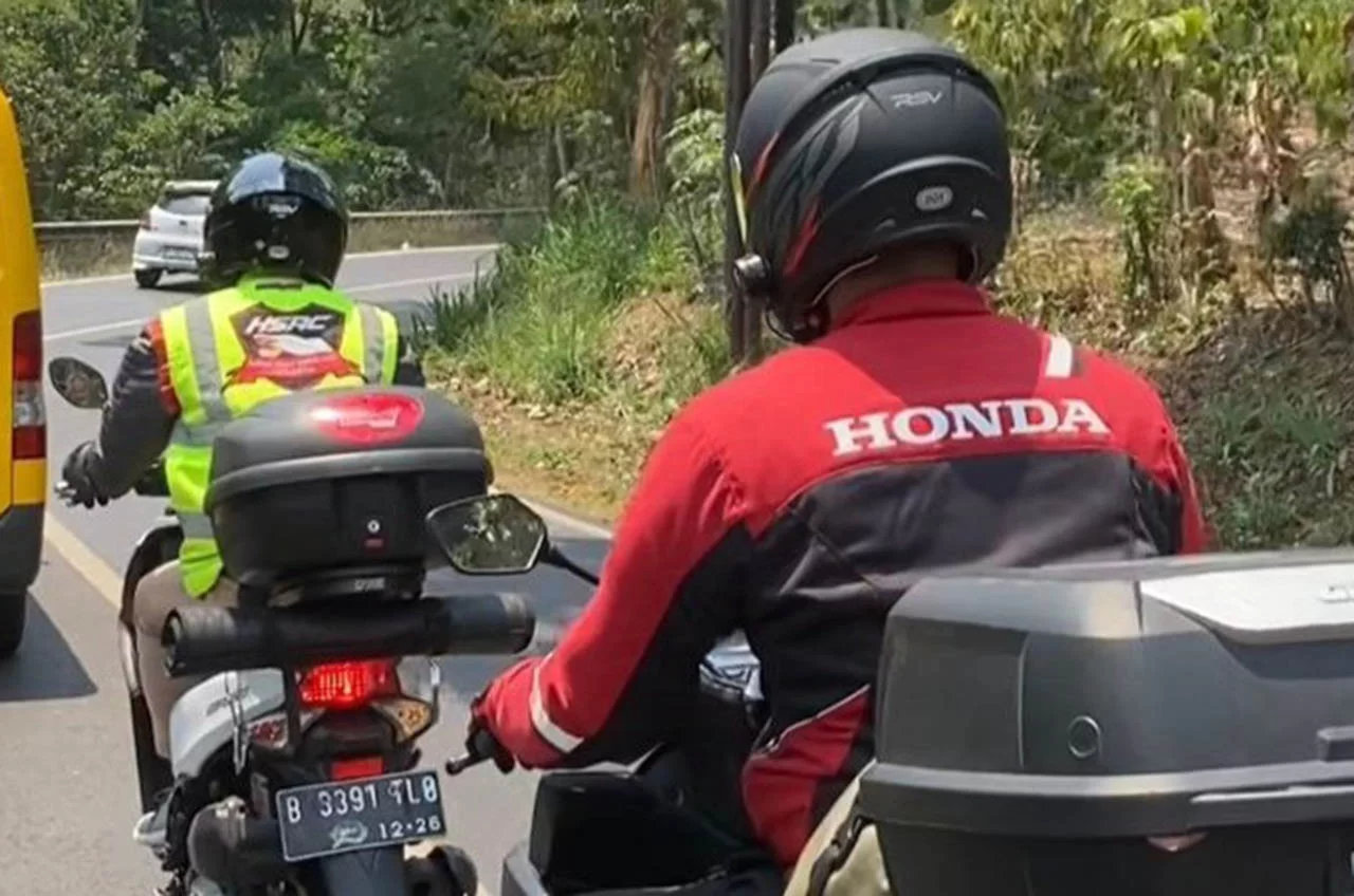 Pentingnya Bijak Menggunakan Sein Sepeda Motor Untuk Keselamatan Bersama Tetap #Cari_aman