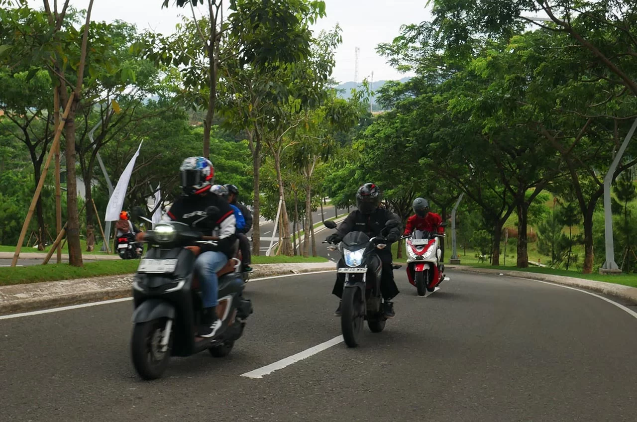 Hindari Menyalip Secara Tak Beraturan, Ini Tips Tetap #Cari_aman Santun Di Jalan Hindari Kecelakaan