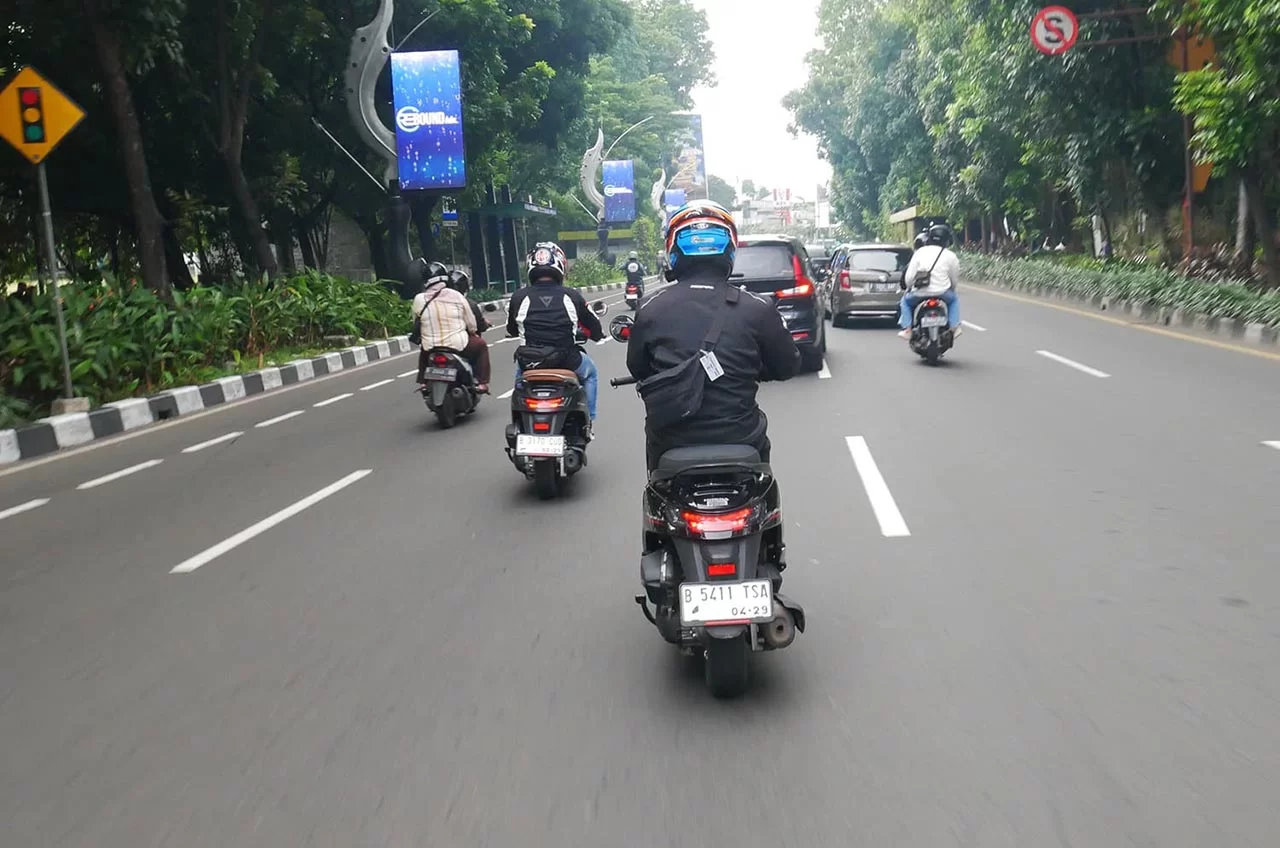 Hindari Menyalip Secara Tak Beraturan, Ini Tips Tetap #Cari_aman Santun Di Jalan Hindari Kecelakaan