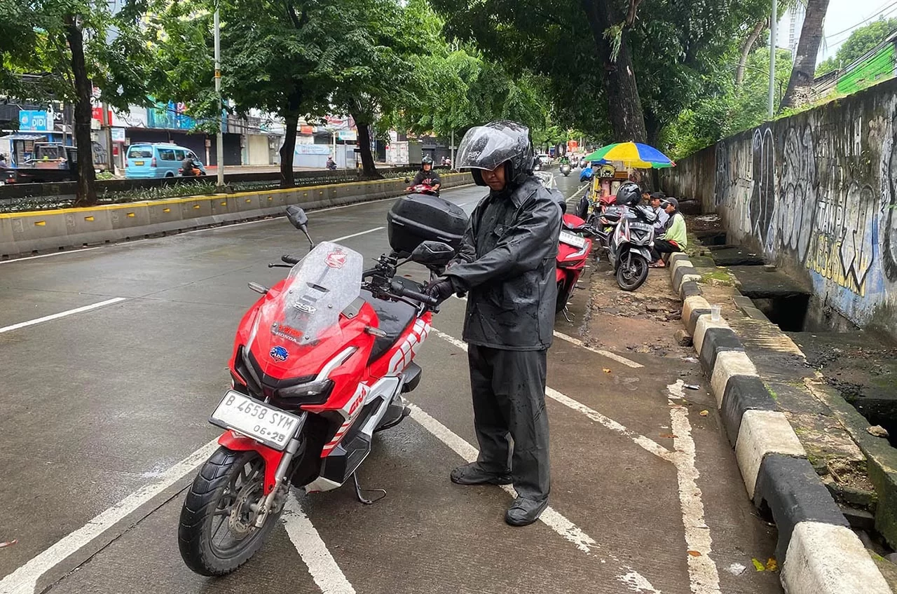 Sudah Memasuki Musim Hujan Menyoal Jas Hujan Jangan Salah Peruntukan Dan Tetap #Cari_aman